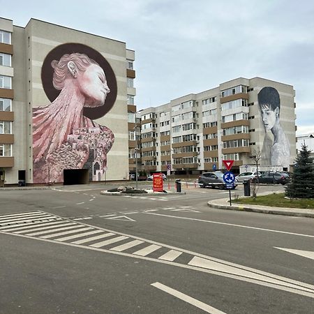 Ferienwohnung Warm Apartament Nou Bacău Exterior foto